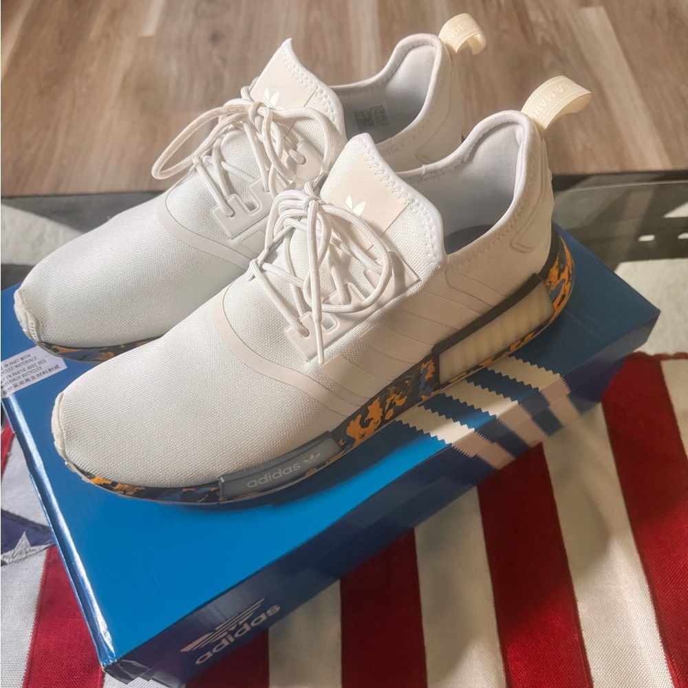 Adidas White Sneakers Minimalist Knit Design